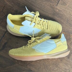 Nike Men’s Gato Yellow and White Sneakers